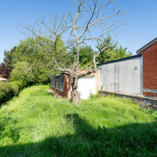 Maison semi-individuelle, 3 chambres, jardin, garage.