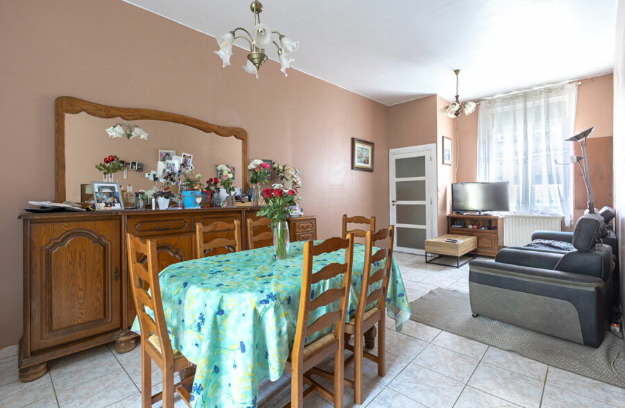 En EXCLUSIVITÉ ! Maison familiale 130m² / Investissement à fort potentiel à Roubaix 131 000€  FAII!!!