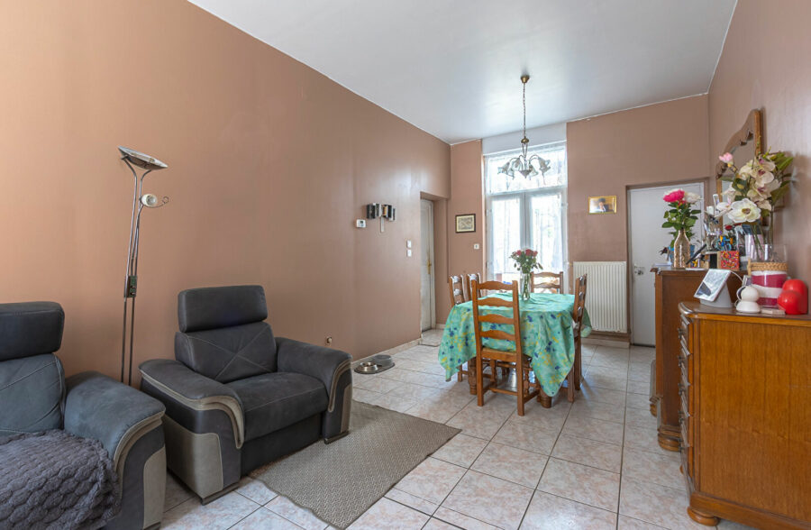 En EXCLUSIVITÉ ! Maison familiale 130m² / Investissement à fort potentiel à Roubaix 131 000€  FAII!!!