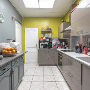 En EXCLUSIVITÉ ! Maison familiale 130m² / Investissement à fort potentiel à Roubaix 131 000€  FAII!!!