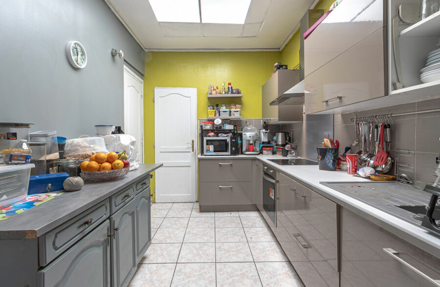 En EXCLUSIVITÉ ! Maison familiale 130m² / Investissement à fort potentiel à Roubaix 131 000€  FAII!!!
