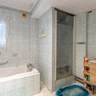 En EXCLUSIVITÉ ! Maison familiale 130m² / Investissement à fort potentiel à Roubaix 131 000€  FAII!!!