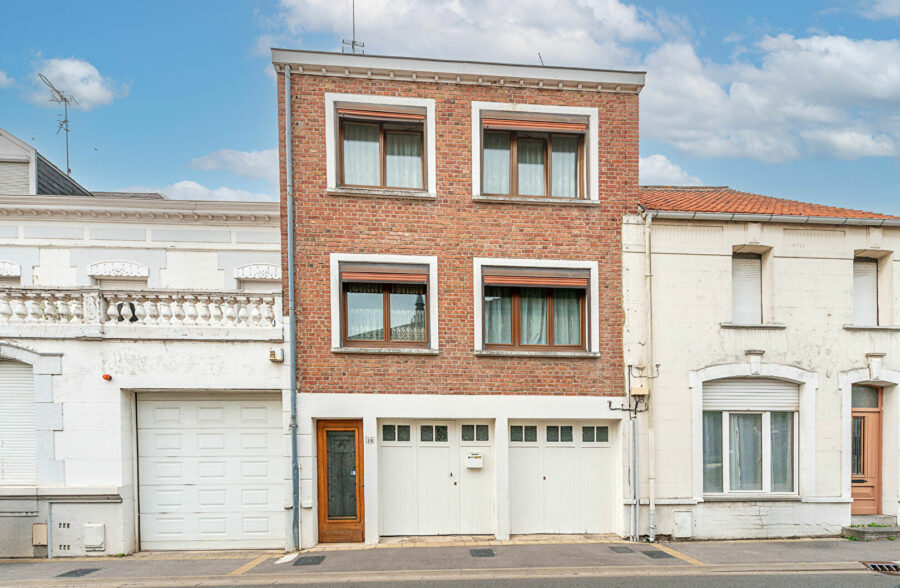 MAISON 3 CHAMBRES ET DOUBLE GARAGE &nbsp;Sous compromis&nbsp;