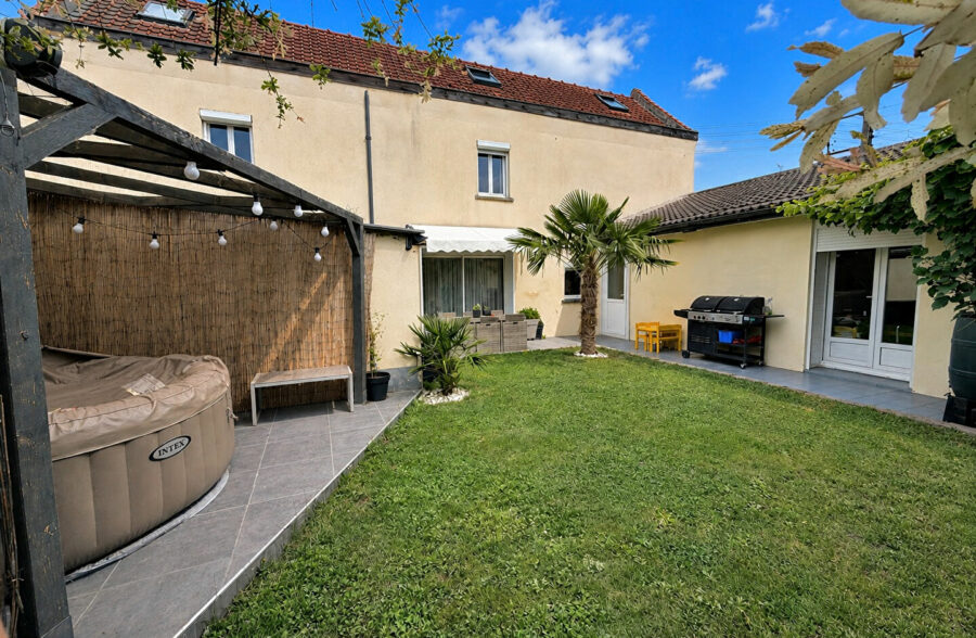 Maison Provin 4 pièce(s) 130 m2, jardin, 2 garages.