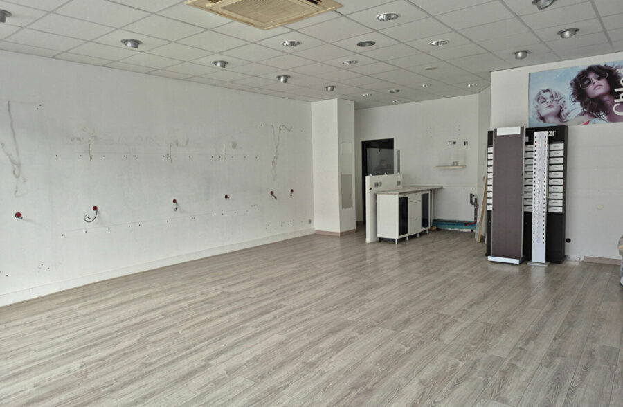 Local commercial Lens 75 m2