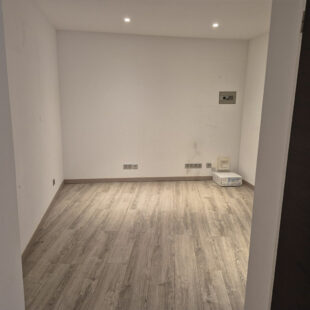 Local commercial Lens 75 m2