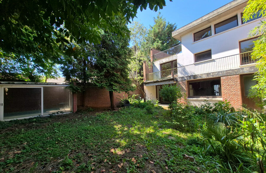 Maison d’architecte avec cabinet indépendant et piscine