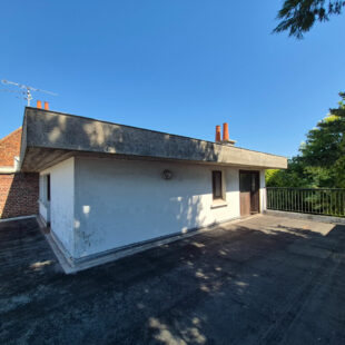 Maison d’architecte avec cabinet indépendant et piscine
