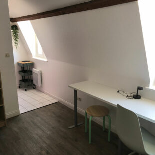 Vieux Lille – Studio meublé rénové 27 m² emplacement premium