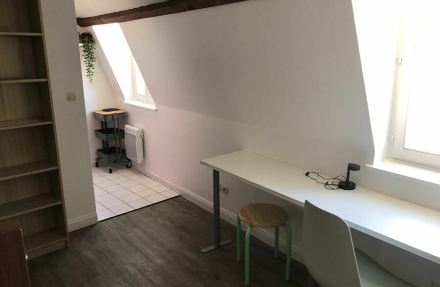 Vieux Lille – Studio meublé rénové 27 m² emplacement premium