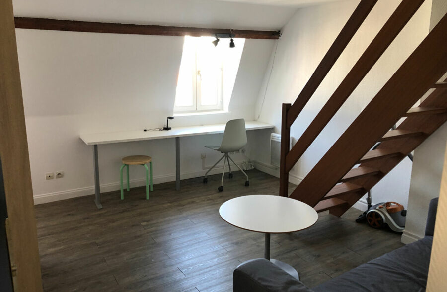 Vieux Lille – Studio meublé rénové 27 m² emplacement premium