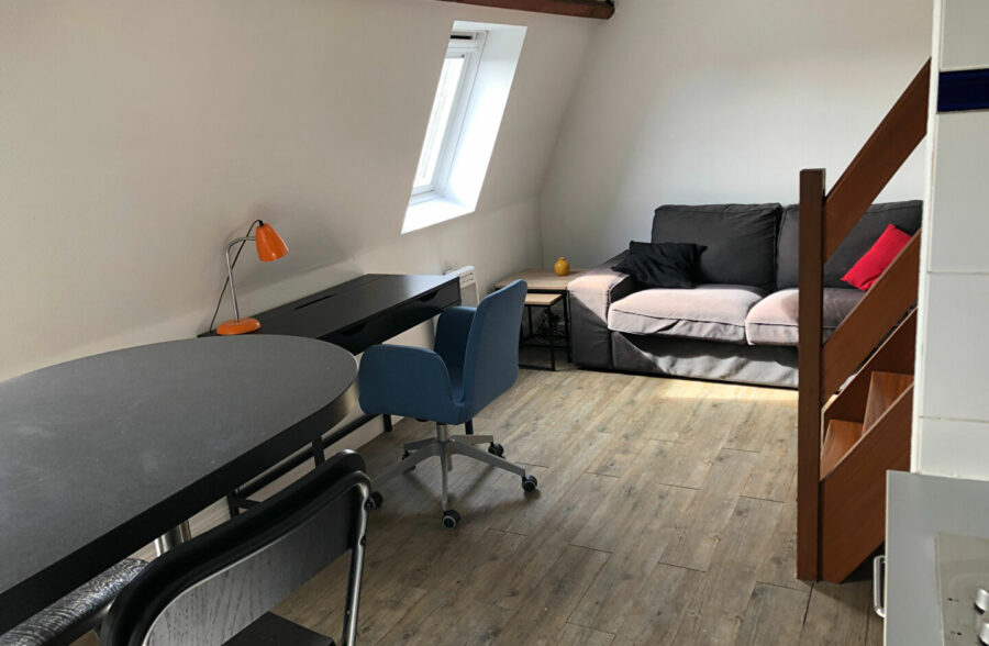 Vieux Lille – Studio meublé rénové 28m² emplacement premium