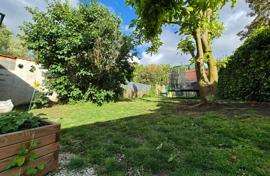Maison Neuville En Ferrain  , jardin garage