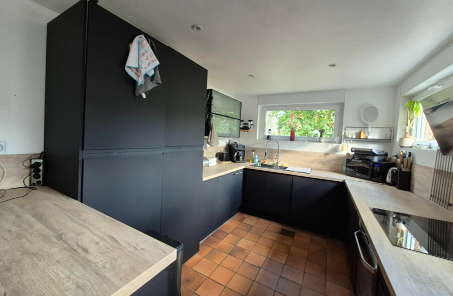 Maison Neuville En Ferrain  , jardin garage