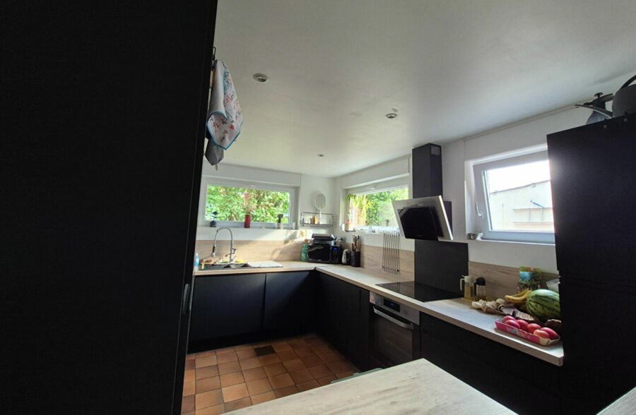 Maison Neuville En Ferrain  , jardin garage