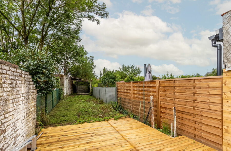 Maison de ville entierement rénovée avec 3 chambres et jardin