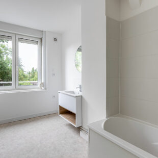 Maison de ville entierement rénovée avec 3 chambres et jardin