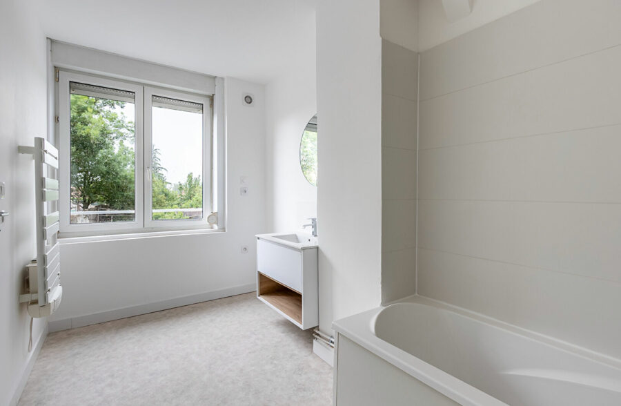 Maison de ville entierement rénovée avec 3 chambres et jardin