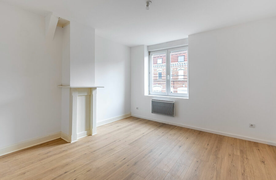 Maison de ville entierement rénovée avec 3 chambres et jardin