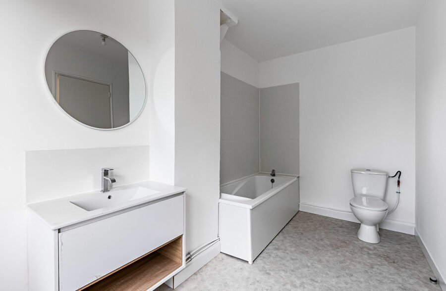 Maison de ville entierement rénovée avec 3 chambres et jardin