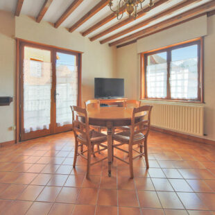 Ensemble immobilier composé de deux maison vendues en un seul lot.