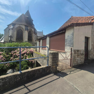 Ensemble immobilier composé de deux maison vendues en un seul lot.