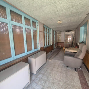 Ensemble immobilier composé de deux maison vendues en un seul lot.
