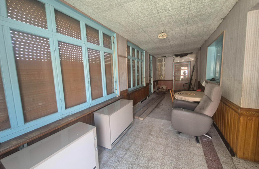Ensemble immobilier composé de deux maison vendues en un seul lot.