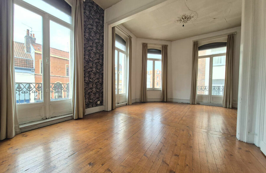 LILLE GAMBETTA/SEBASTOPOL : Appartement 102m² à rénover avec cave