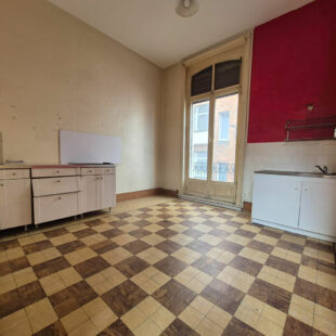 LILLE GAMBETTA/SEBASTOPOL : Appartement 102m² à rénover avec cave