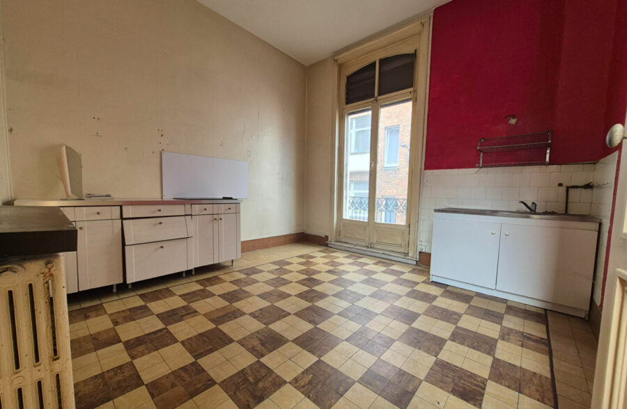 LILLE GAMBETTA/SEBASTOPOL : Appartement 102m² à rénover avec cave