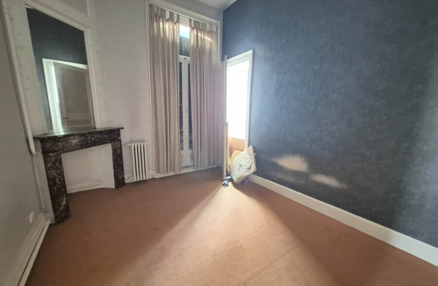 LILLE GAMBETTA/SEBASTOPOL : Appartement 102m² à rénover avec cave