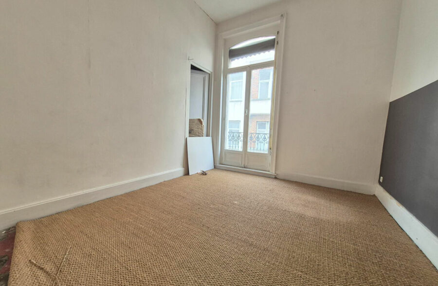 LILLE GAMBETTA/SEBASTOPOL : Appartement 102m² à rénover avec cave
