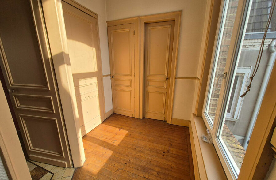 LILLE GAMBETTA/SEBASTOPOL : Appartement 102m² à rénover avec cave