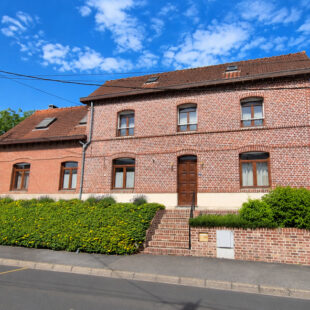 Grande maison familiale avec jardin, panneaux solaires