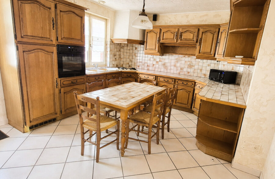 Grande maison familiale avec jardin, panneaux solaires