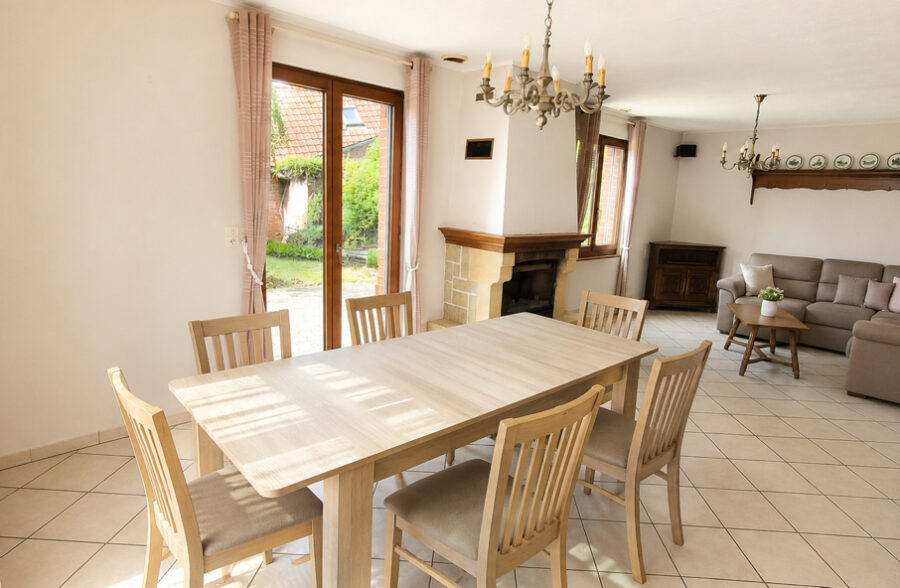 Grande maison familiale avec jardin, panneaux solaires