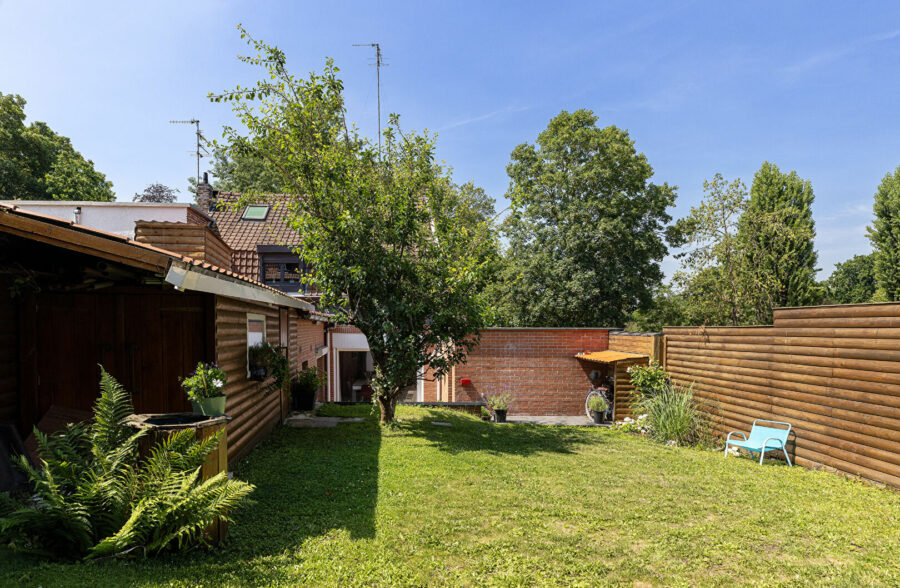 Maison flamande semi-indiv rénovée -110 m²  – 3 chambres – Jardin- Garage –