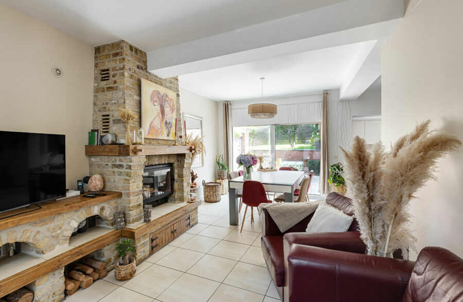 Maison flamande semi-indiv rénovée -110 m²  – 3 chambres – Jardin- Garage –