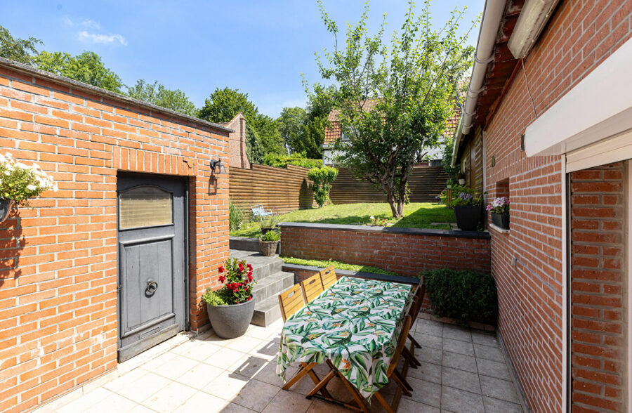 Maison flamande semi-indiv rénovée -110 m²  – 3 chambres – Jardin- Garage –