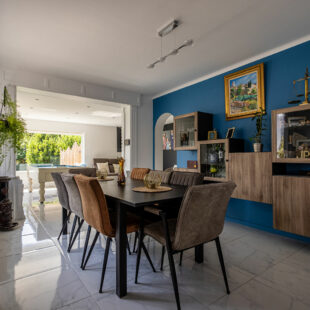Maison semi-individuelle Saint Andre Lez Lille centre ville, 4 chambres, 2 salles de bains, 2 toilettes, 1 jardin, 1 garage, 3 place de parking, 1 cave.
