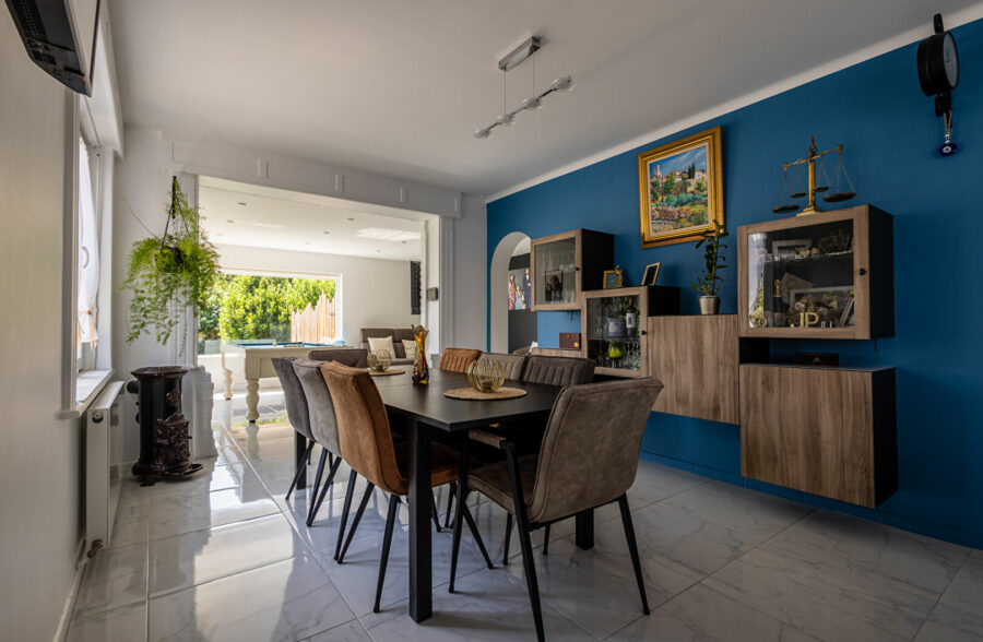 Maison semi-individuelle Saint Andre Lez Lille centre ville, 4 chambres, 2 salles de bains, 2 toilettes, 1 jardin, 1 garage, 3 place de parking, 1 cave.