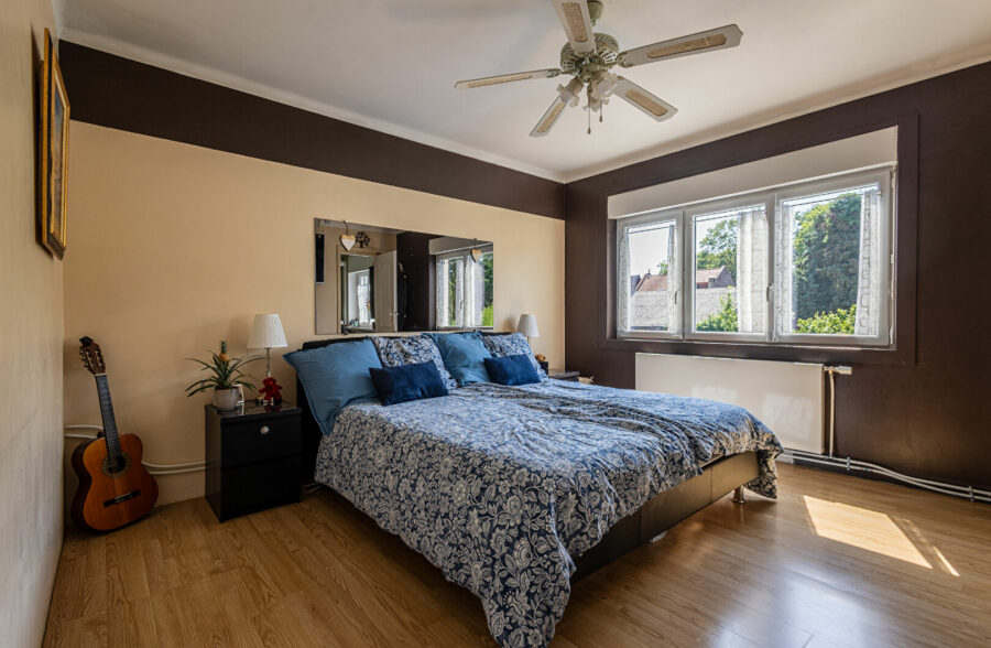 Maison semi-individuelle Saint Andre Lez Lille centre ville, 4 chambres, 2 salles de bains, 2 toilettes, 1 jardin, 1 garage, 3 place de parking, 1 cave.
