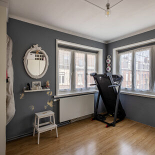 Maison semi-individuelle Saint Andre Lez Lille centre ville, 4 chambres, 2 salles de bains, 2 toilettes, 1 jardin, 1 garage, 3 place de parking, 1 cave.