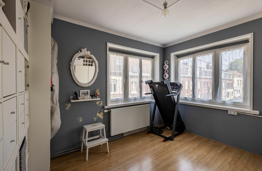 Maison semi-individuelle Saint Andre Lez Lille centre ville, 4 chambres, 2 salles de bains, 2 toilettes, 1 jardin, 1 garage, 3 place de parking, 1 cave.