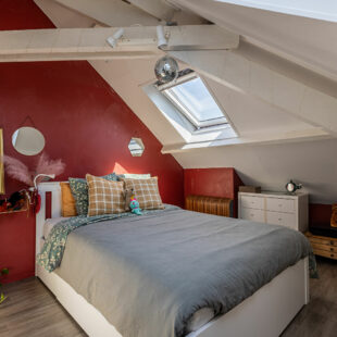 Maison semi-individuelle Saint Andre Lez Lille centre ville, 4 chambres, 2 salles de bains, 2 toilettes, 1 jardin, 1 garage, 3 place de parking, 1 cave.