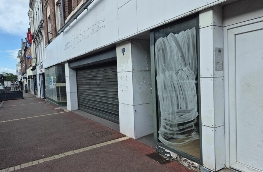 Lens centre local de +/-600m²