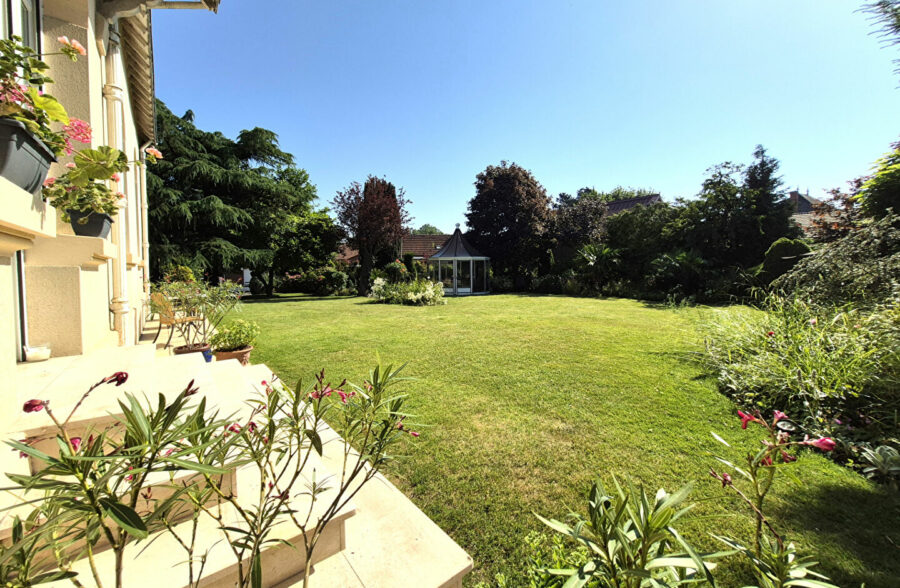 Maison Cambrai 10 pièce(s) 235 m2