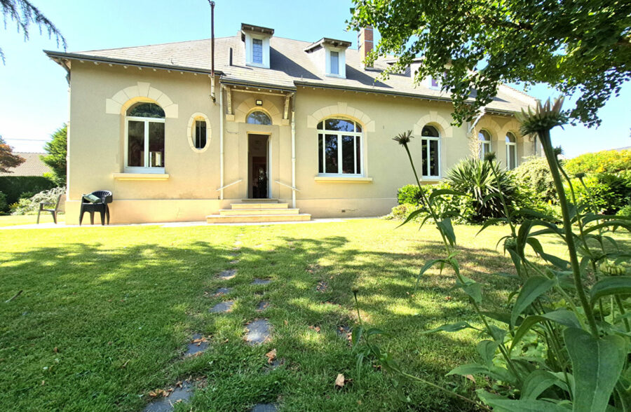 Maison Cambrai 10 pièce(s) 235 m2