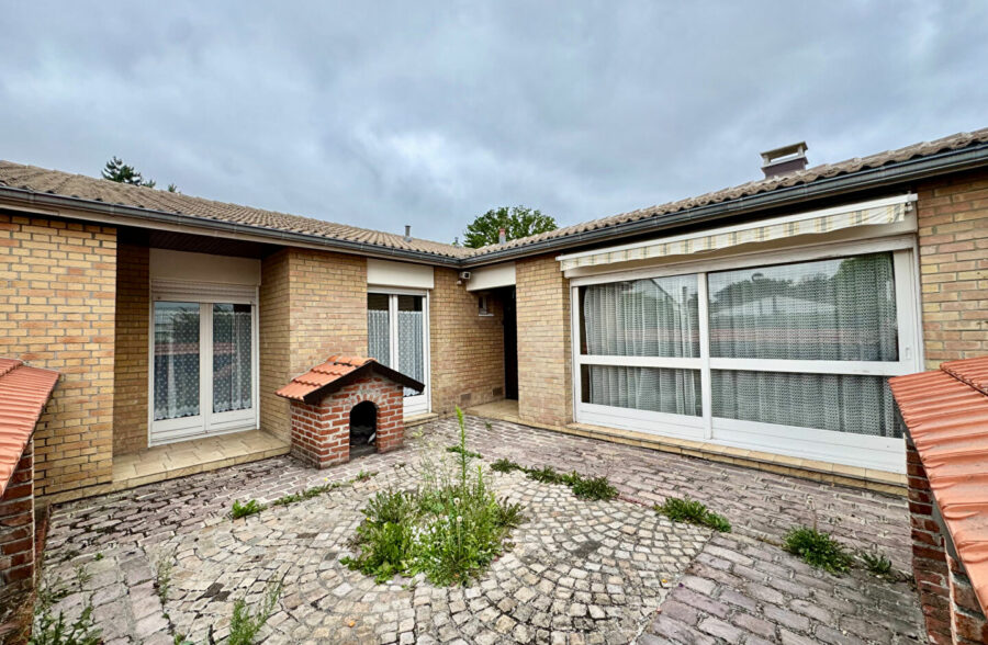 Plain pied 3chs + terrasse + garage à rénover <small>&nbsp;Sous compromis&nbsp;</small>